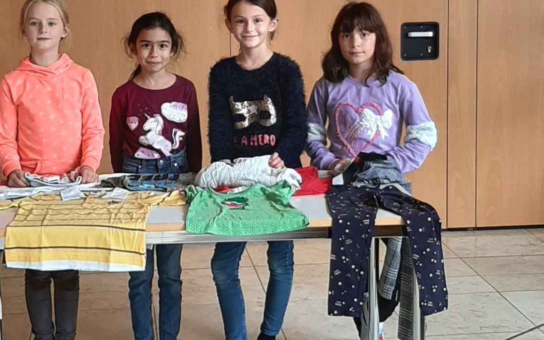 Kleider-Tausch-Aktion in der Grundschule