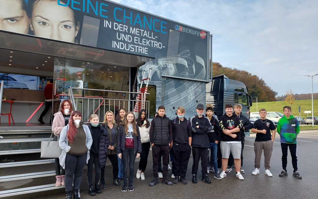 Besuch beim M+E (Metall und Elektro) Info Truck (Klasse 9)