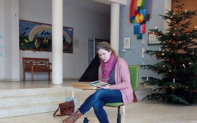 Vorlesetag 2022 – Frau van Harmelen liest für die Klassen 1a und 1b